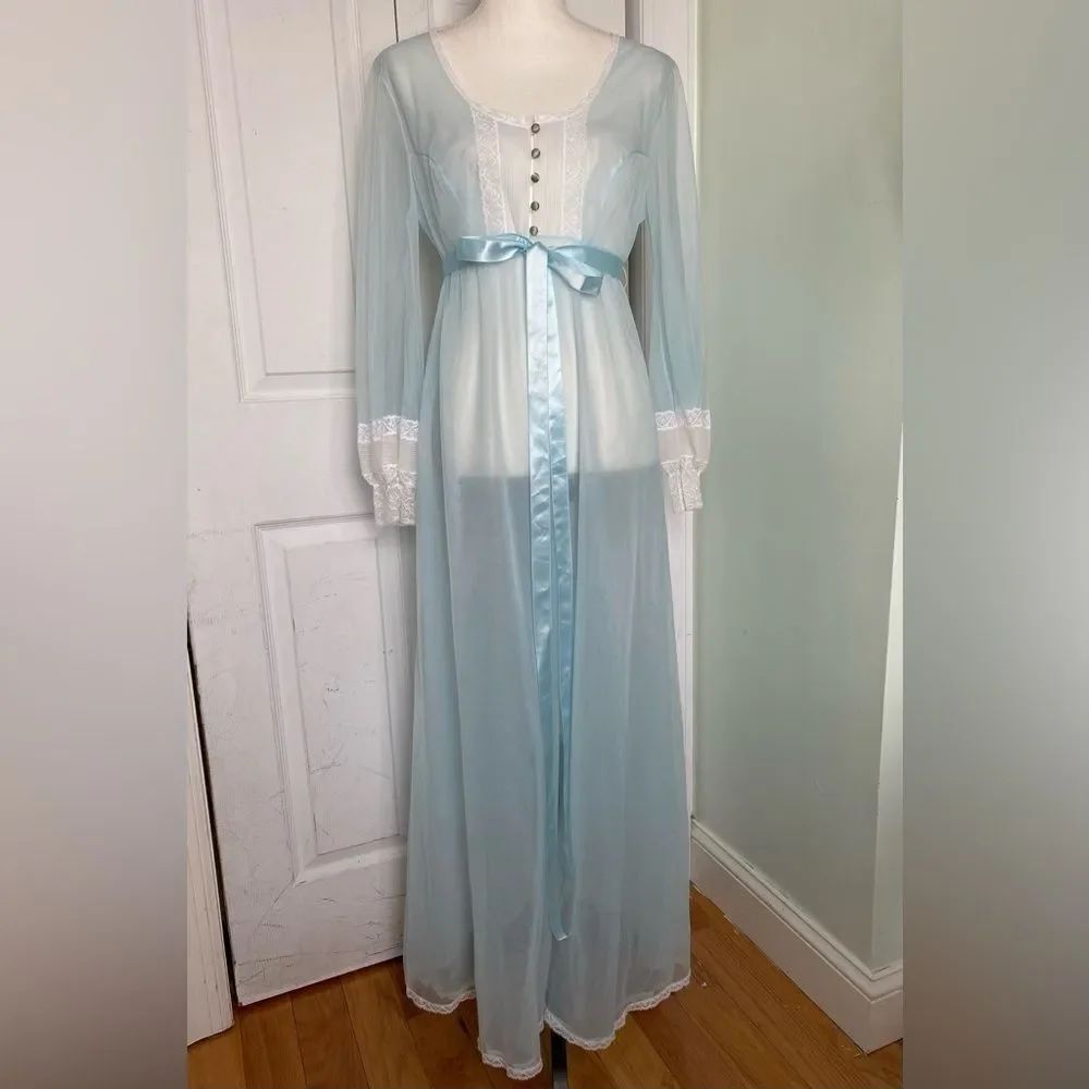 1950s Baby Blue & Lace Romantic Vanity Fair Robe